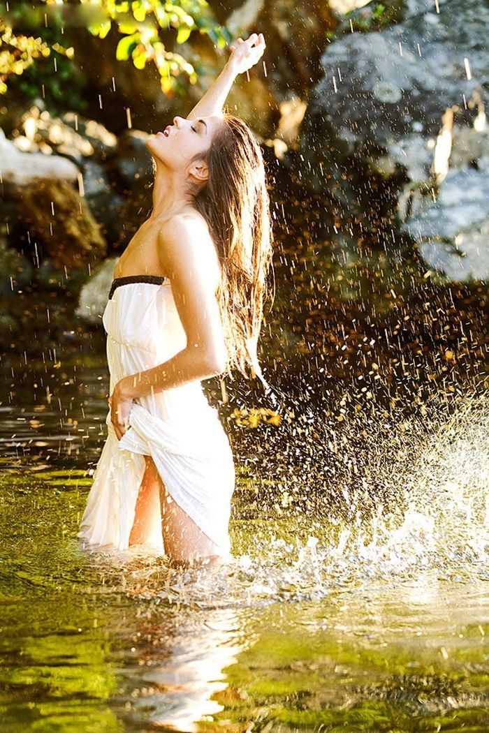 Marie Avgeropoulos in Belen