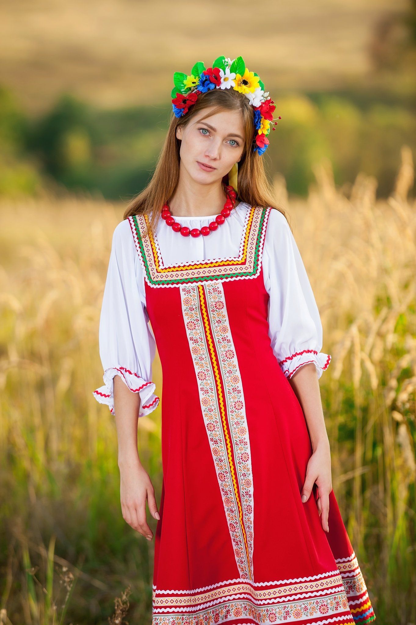 Women in Slavic costumes in Belen
