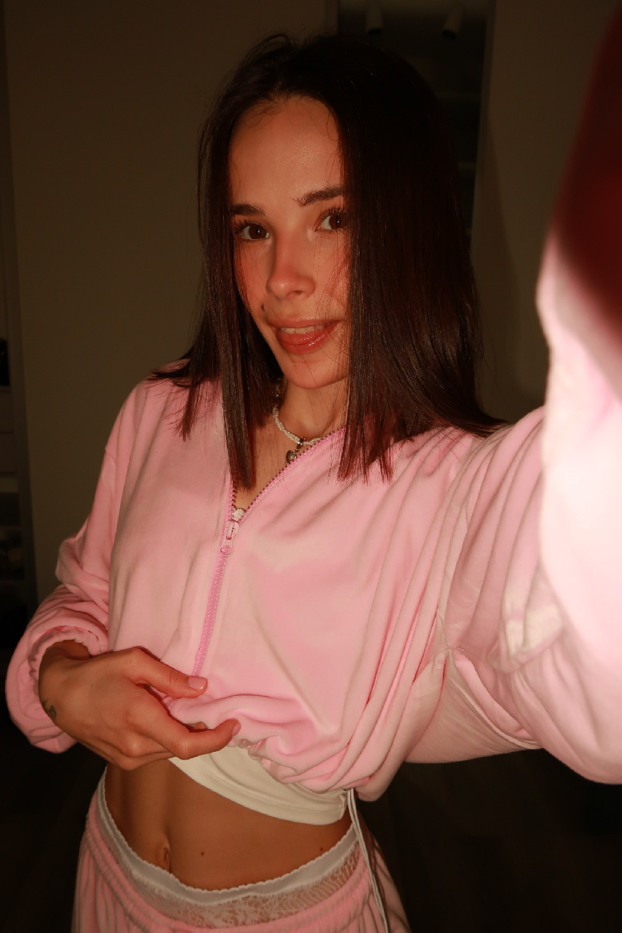 Tina brings the glow — live moments in Belen