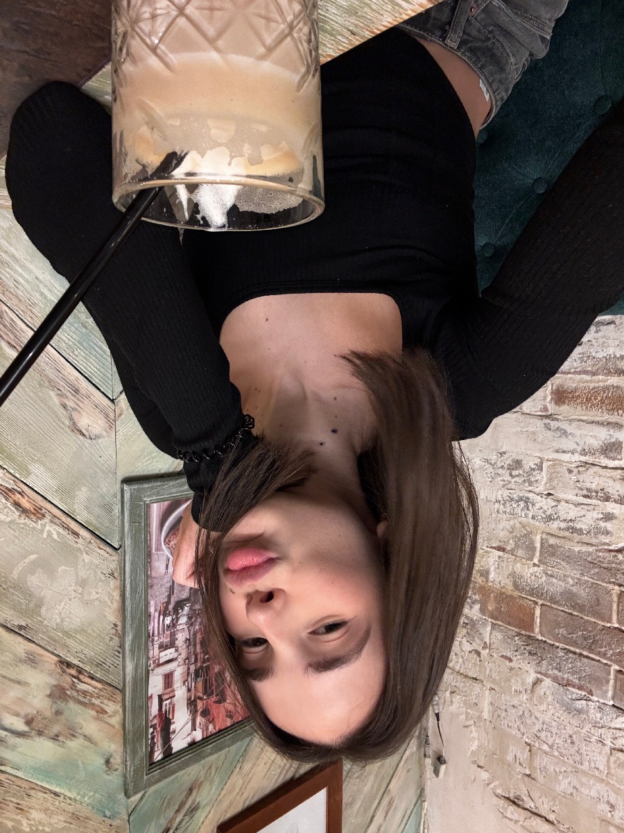 Fresh photos, fresh mood — Tina online in Belen